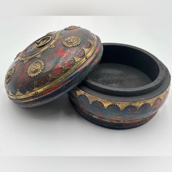 Vintage Decorative Red and Gold Accent Box - Picture 4 of 11